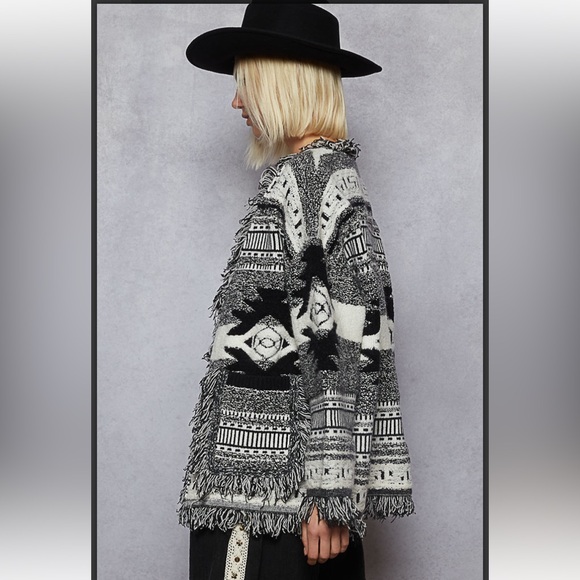 25 ❤️ POL aztec fringe cardigan - Picture 3 of 5